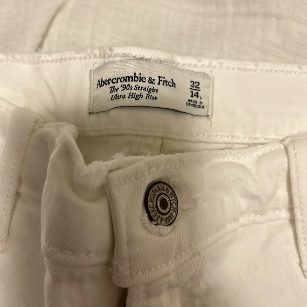 NWT Abercrombie 90’s Straight Ultra High Rise Jeans - Size 14L/32L - Picture 7 of 7